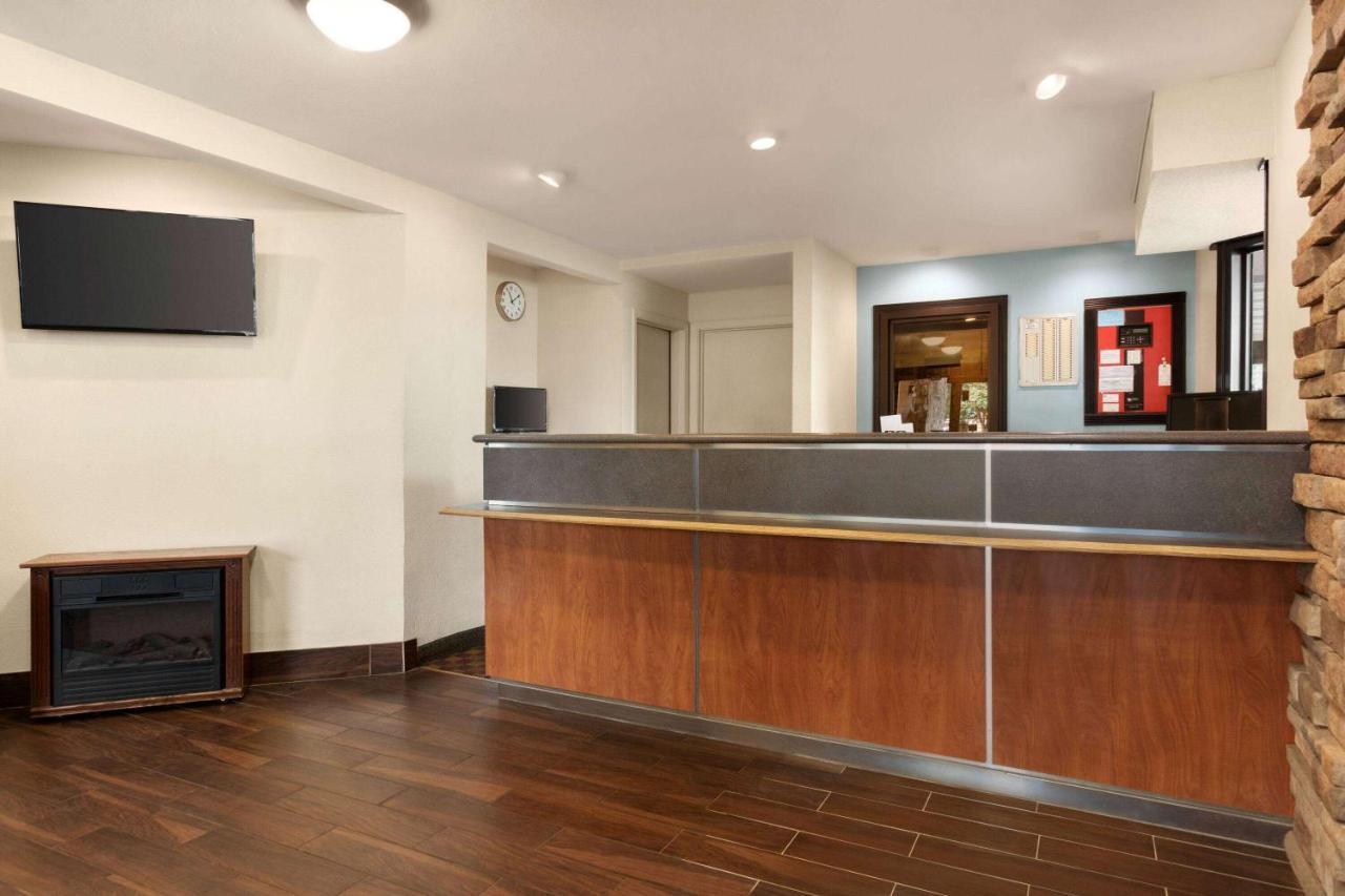 Super 8 By Wyndham Findlay Otel Dış mekan fotoğraf