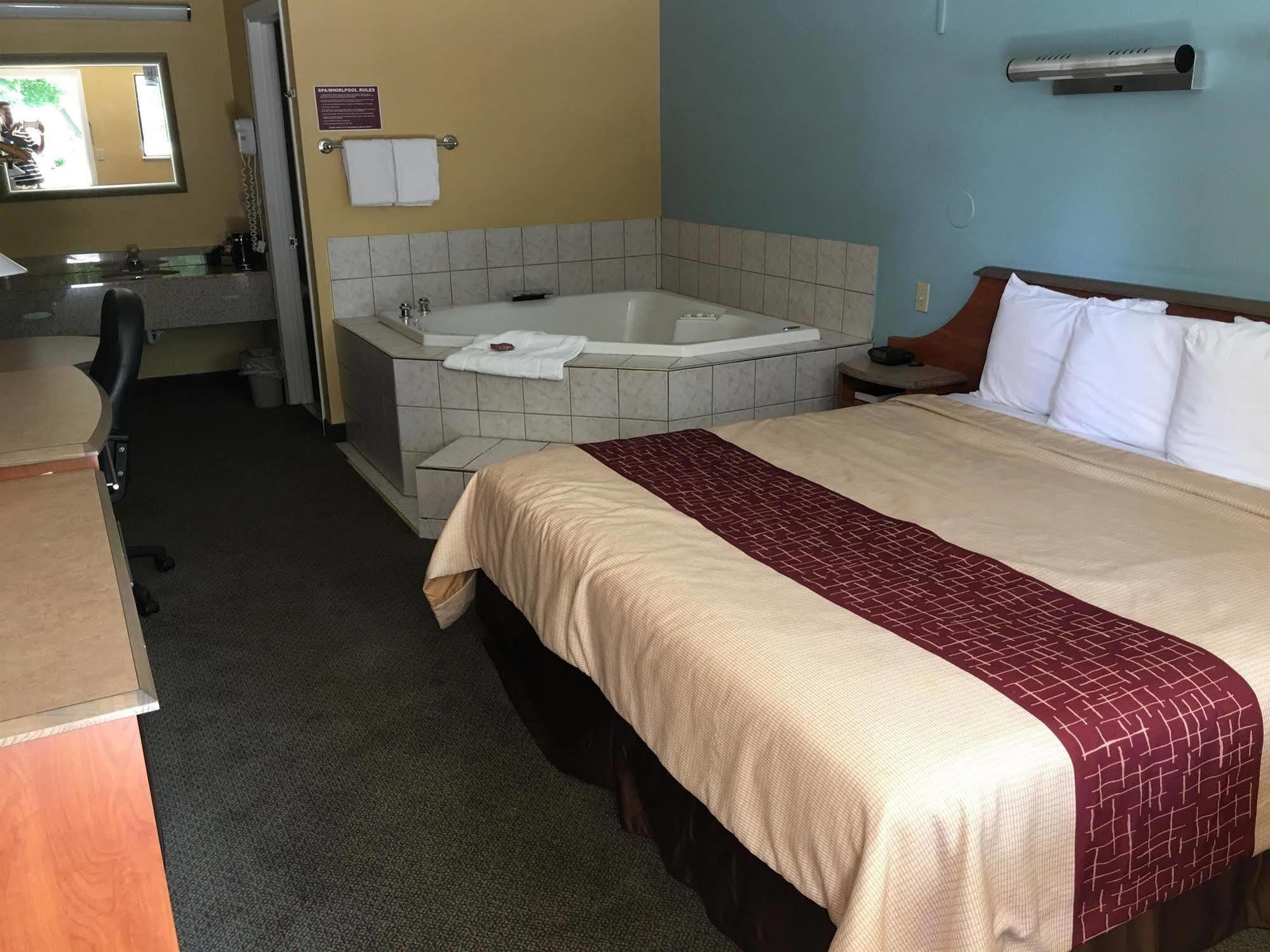 Super 8 By Wyndham Findlay Otel Dış mekan fotoğraf